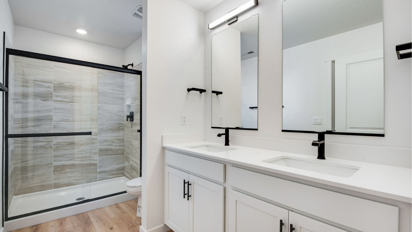 Primary bathroom with double sinks in Aurora new home