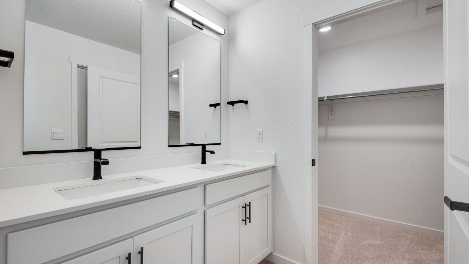 Modern bathroom in Horizon Uptown new construction