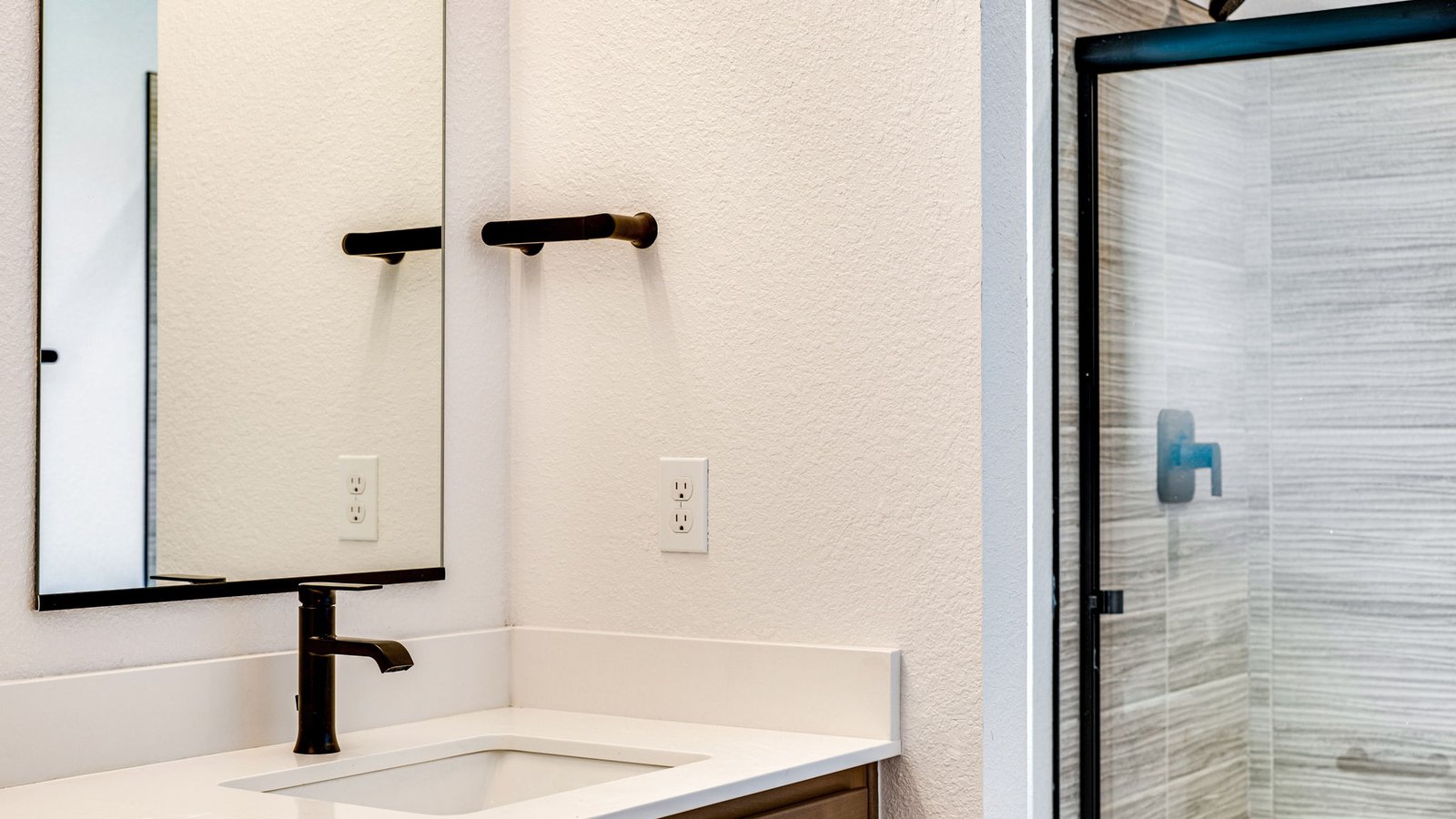 primary bathroom with modern finishes