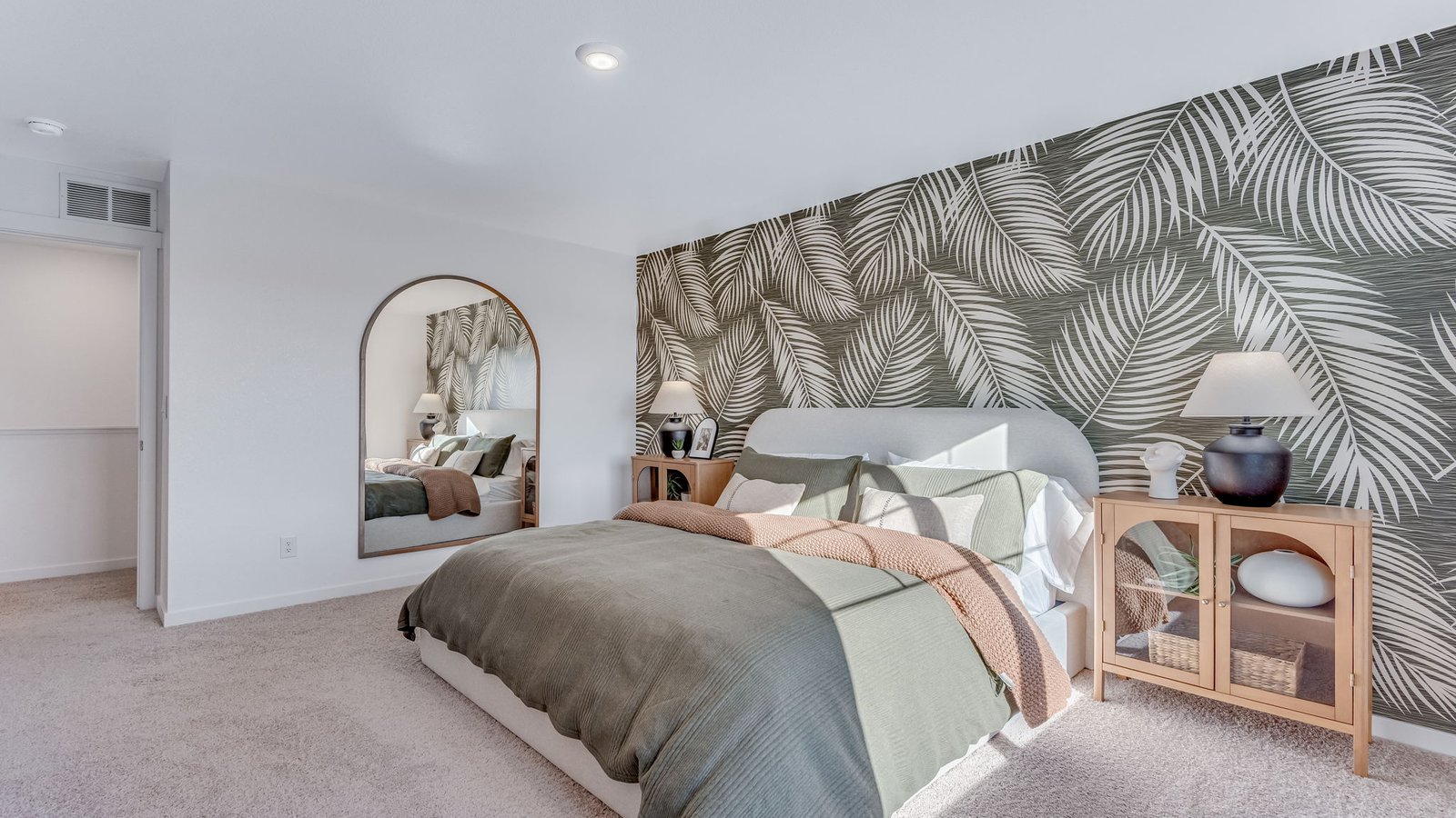 Private owner's suite located upstairs with ample room and abundant natural light.