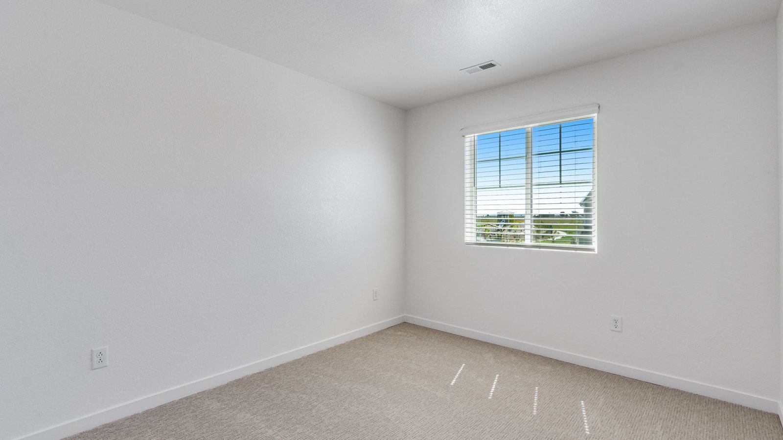 Comfortable bedroom with modern finishes and soft lighting.