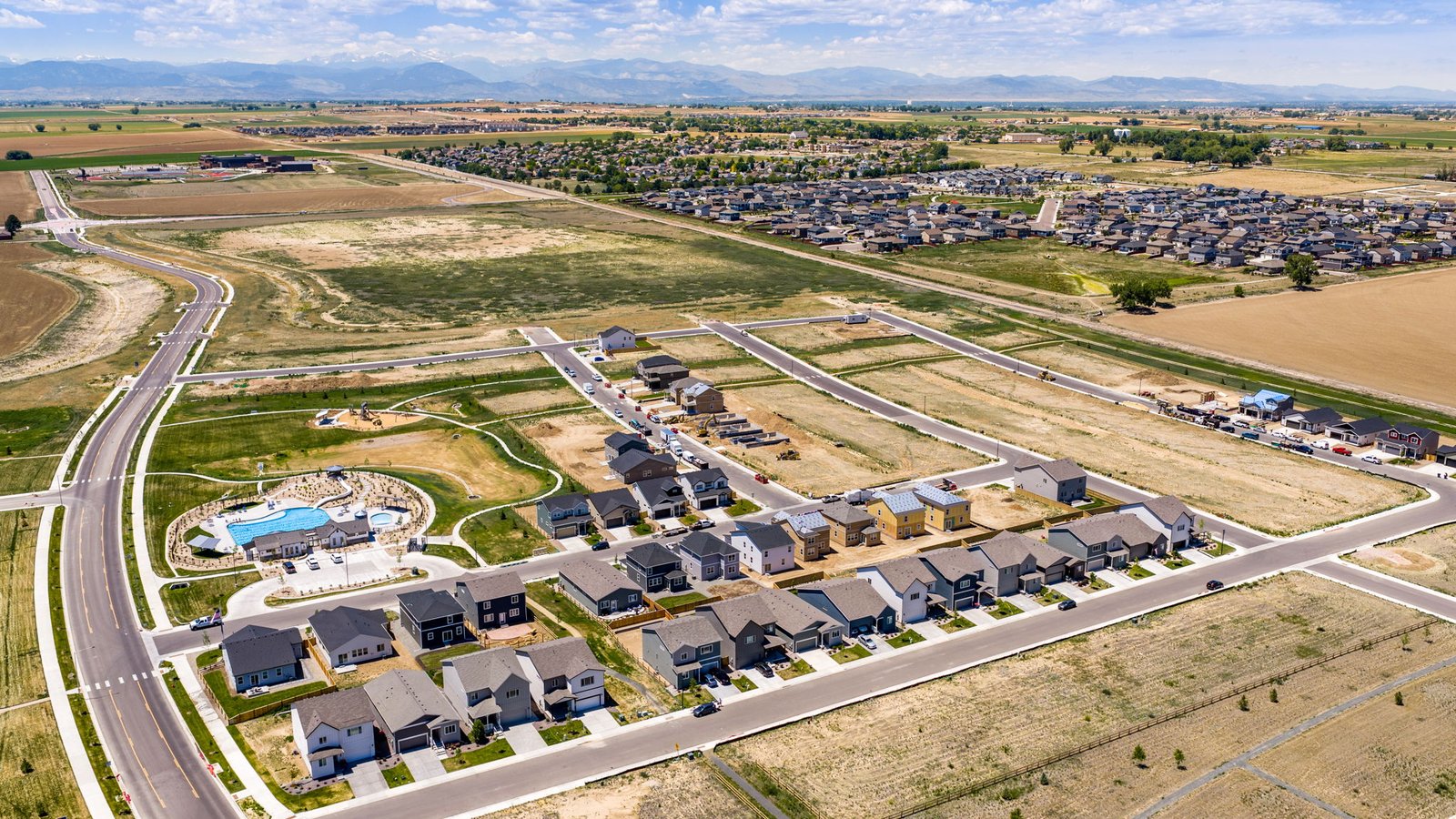 Scenic walking and biking trail system throughout the Granary community.
