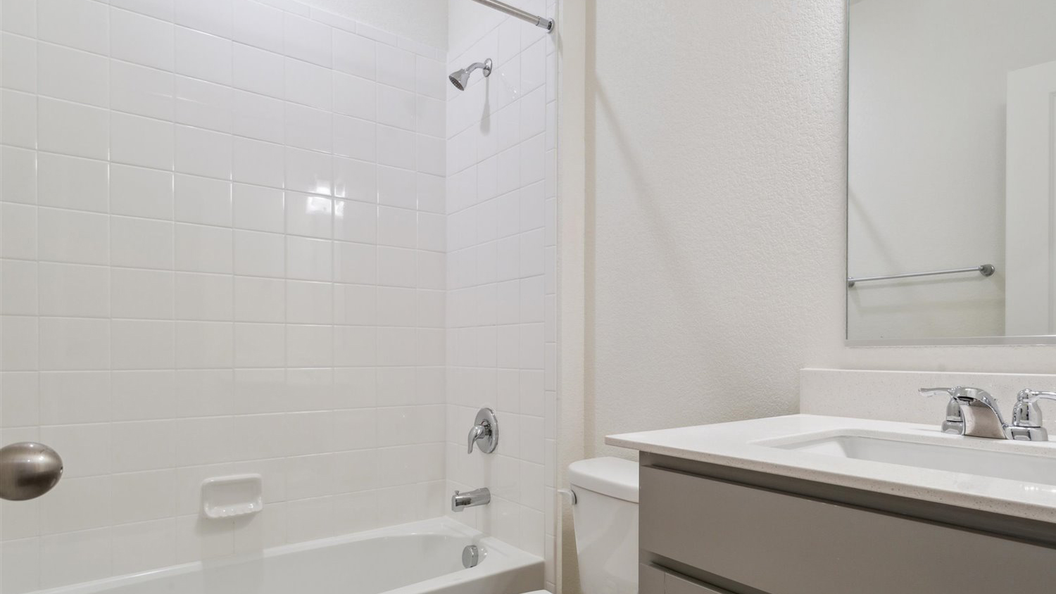 Secondary bathroom in new D.R. Horton home in Lochbuie Colorado