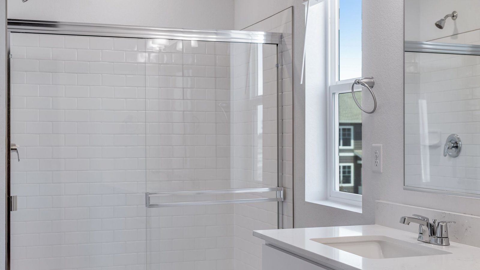 primary bath with dual sinks