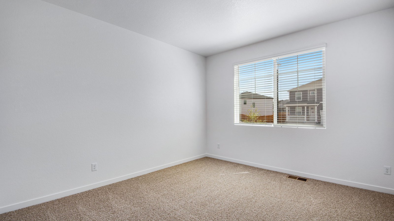 Secondary room in Colorado community, Silver Peaks