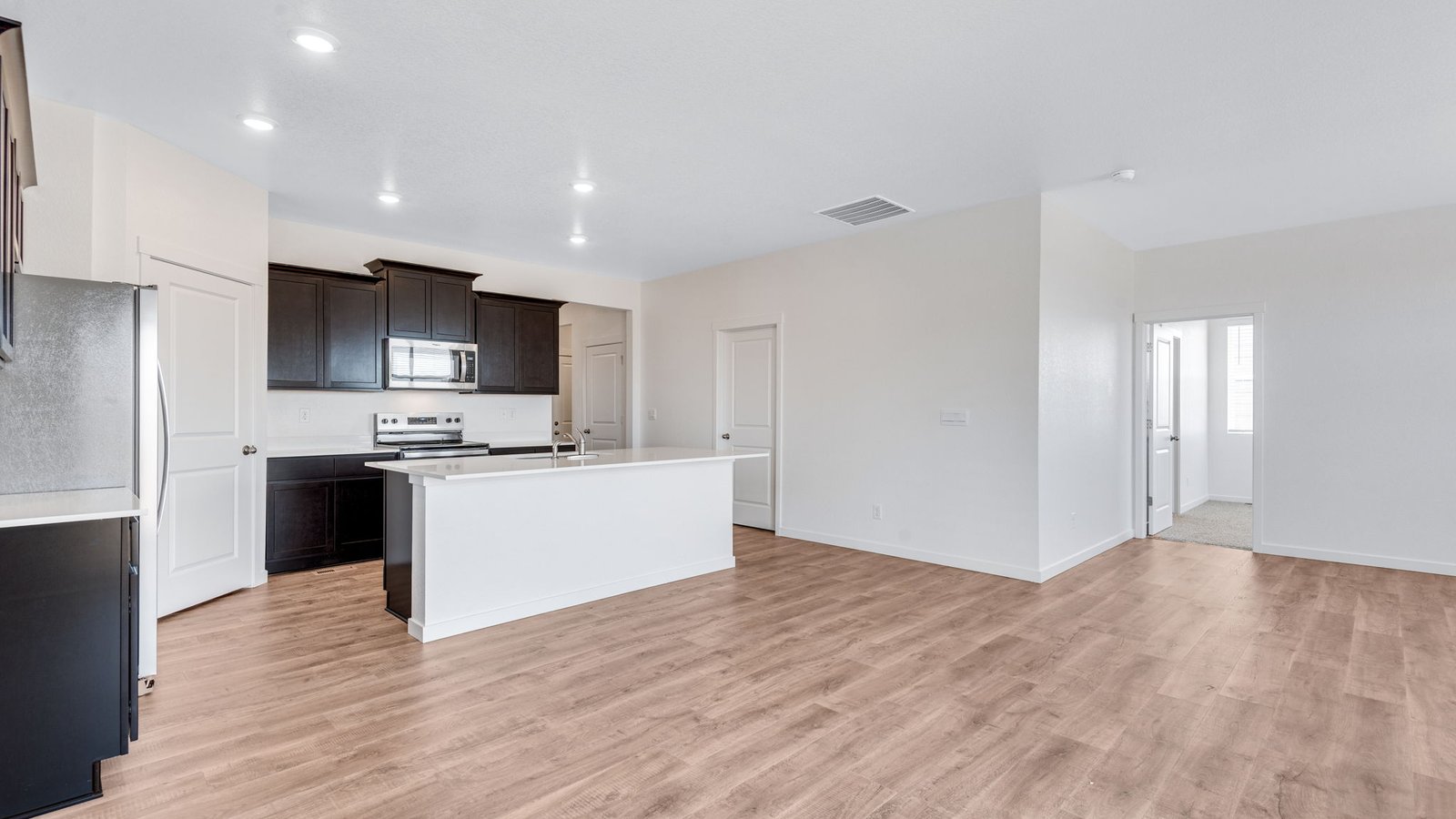 Well-appointed kitchen at Fossil Creek Ranch with a corner pantry, center island, and open layout.