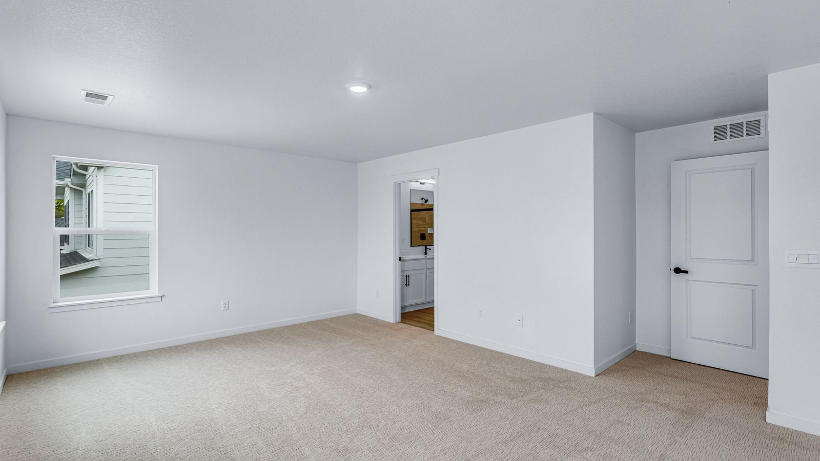 primary bedroom with ensuite in new windsor, co home by d.r. horton