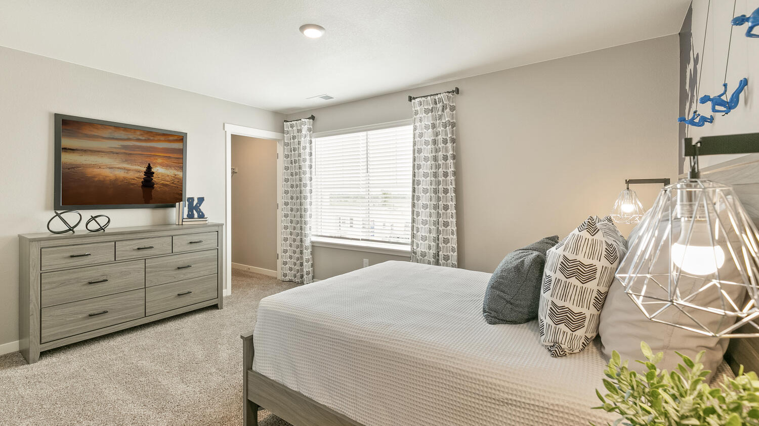 Guest bedroom