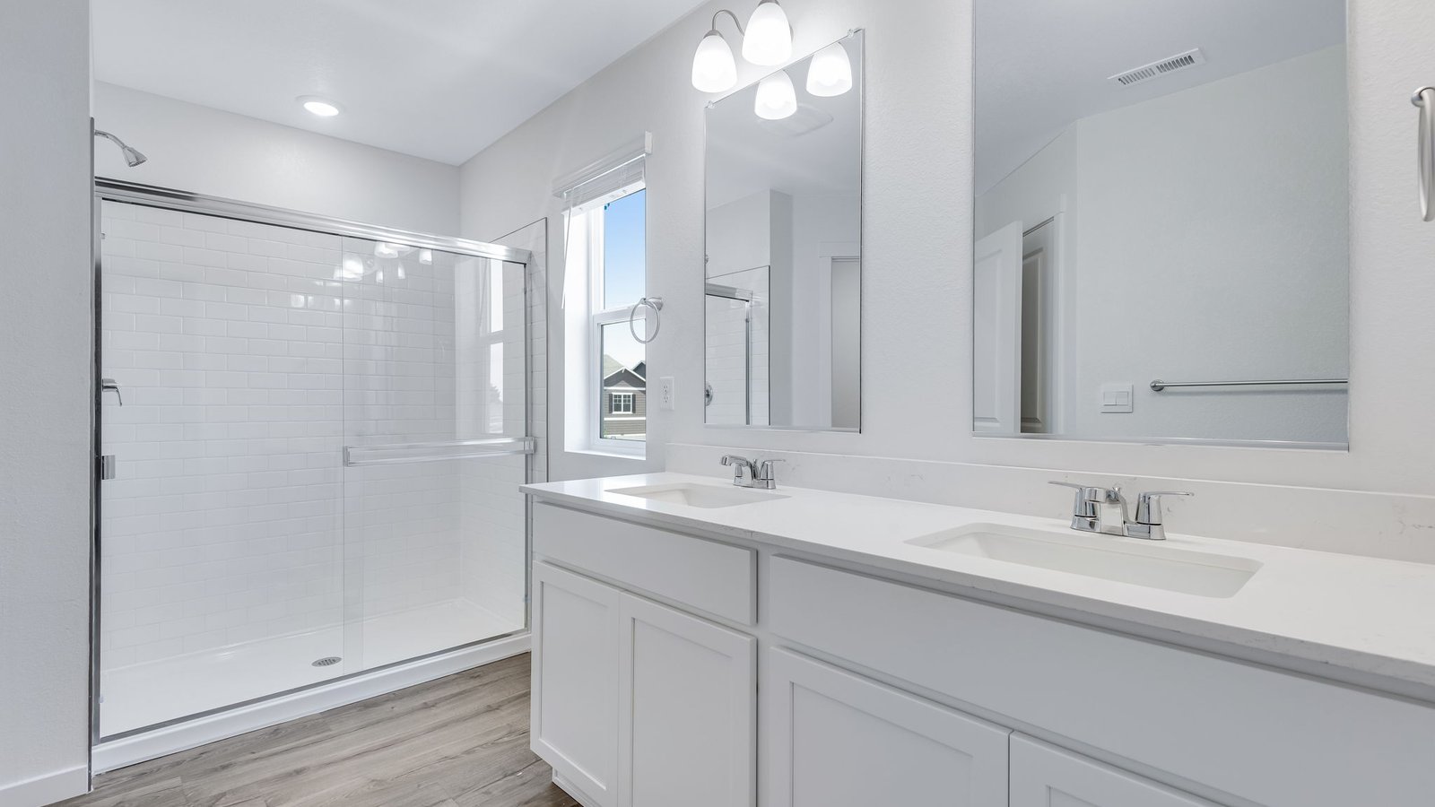 Attached private bathroom with dual vanity sinks in new D.R. Horton home community Vista Meadows