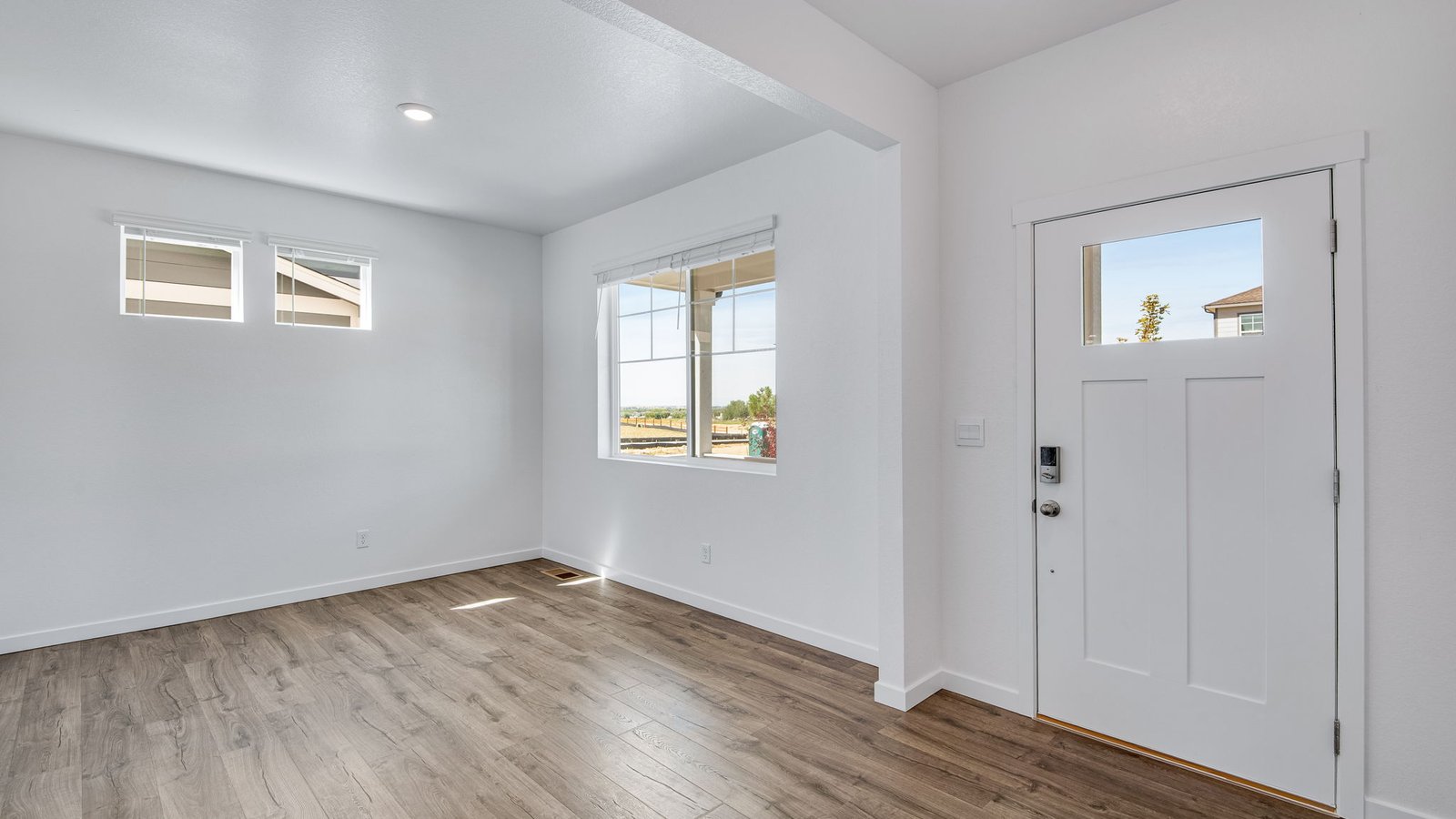 Versatile entry way space great for work or play