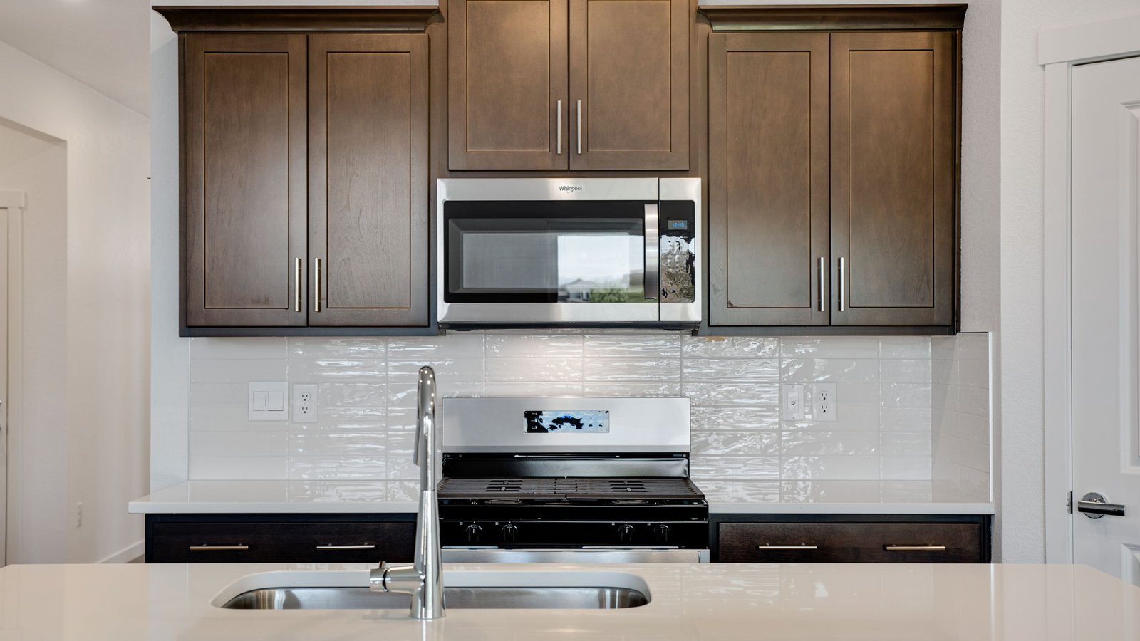 Modern kitchen in Tailholt Community