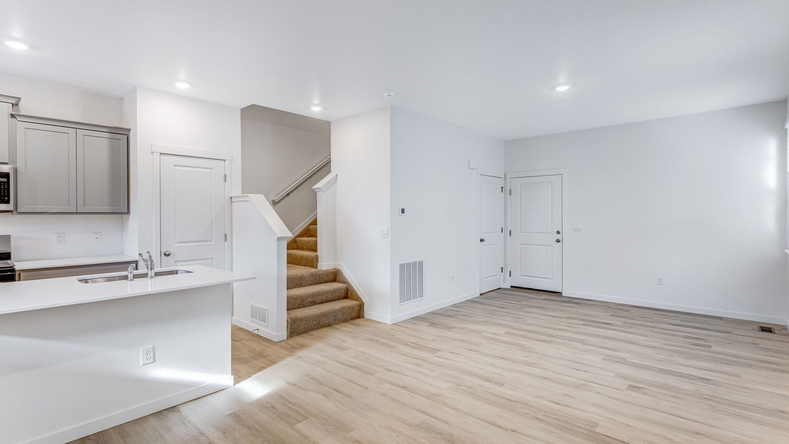open concept main floor in d.r. horton home johnbstown, co