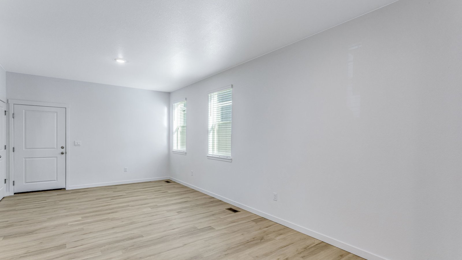 main floor of new construction d.r. horton home johnstown, co