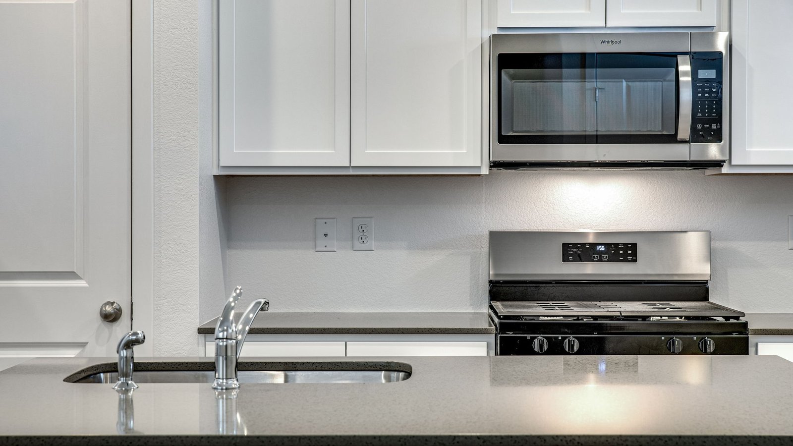 Kitchen cabinets with quartz countertops