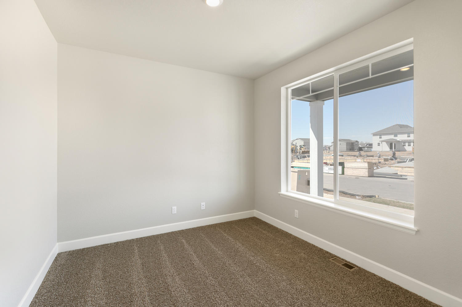 room with a window and carpet