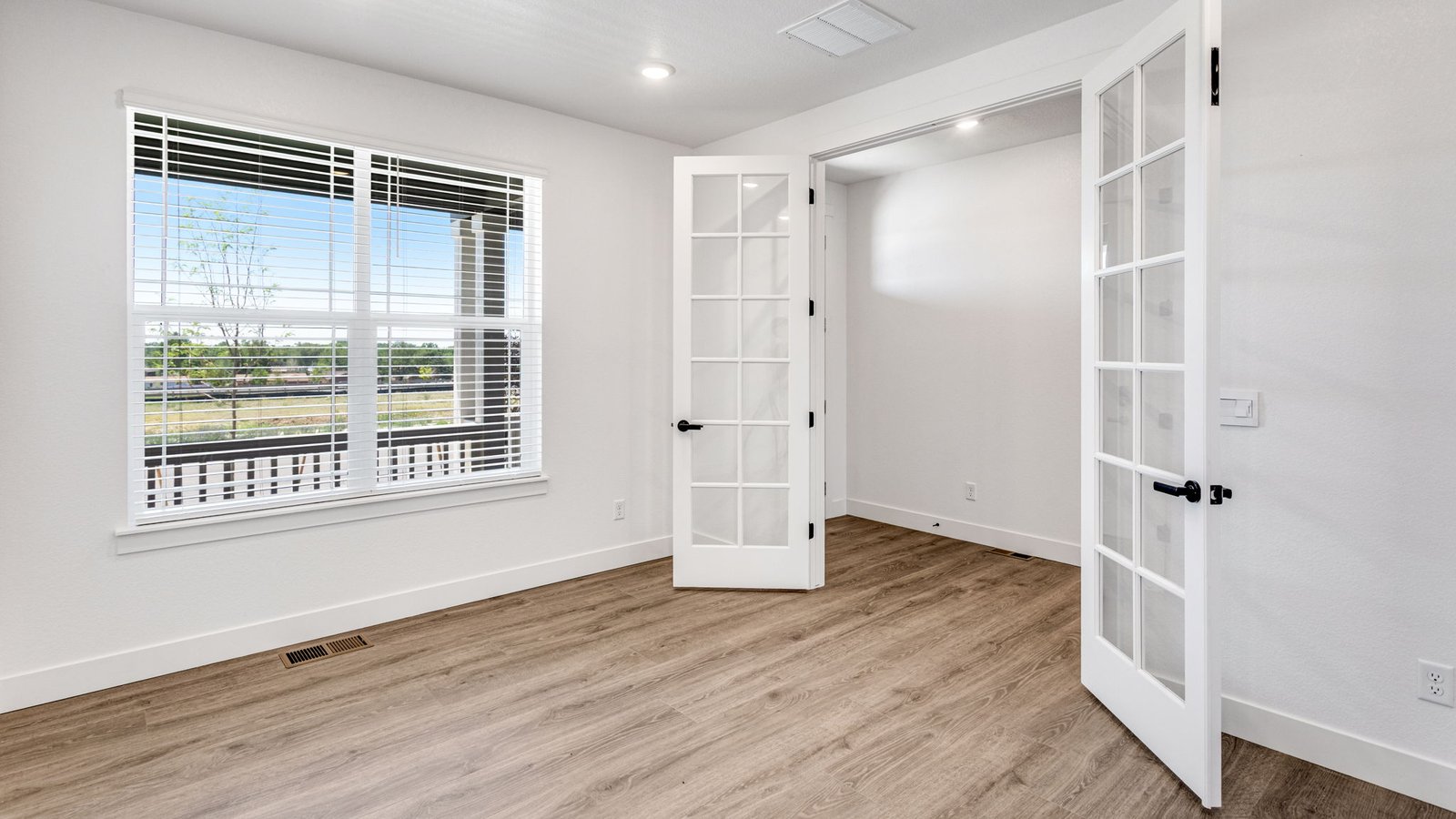 Flex space in new D.R. Horton home