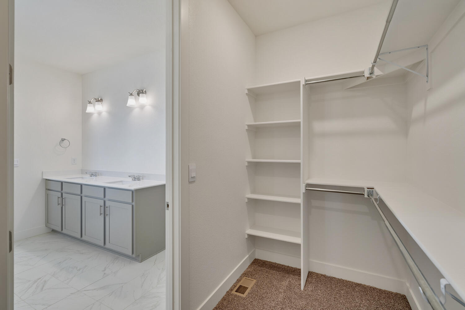 walk in closet with shelves