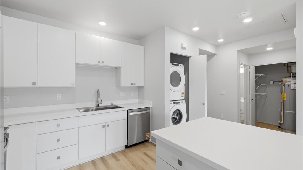 Interior kitchen with stainless steel appliances