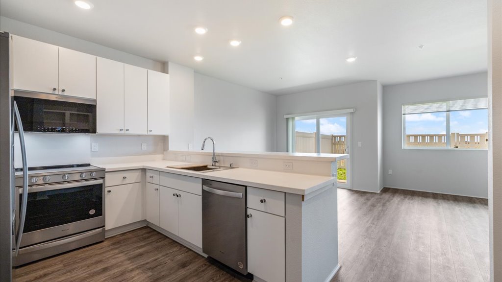 Interior kitchen with stainless steel appliances
