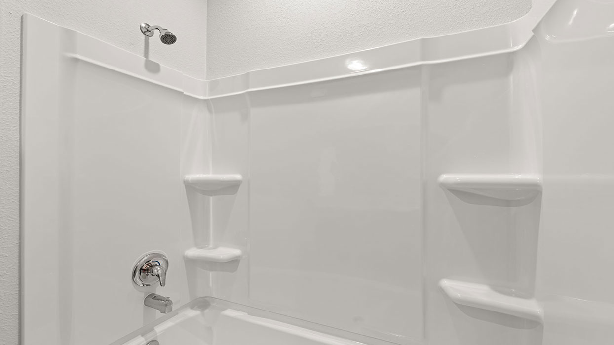 Tub/shower combo in secondary bathroom