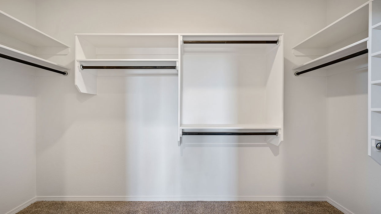 stella primary closet