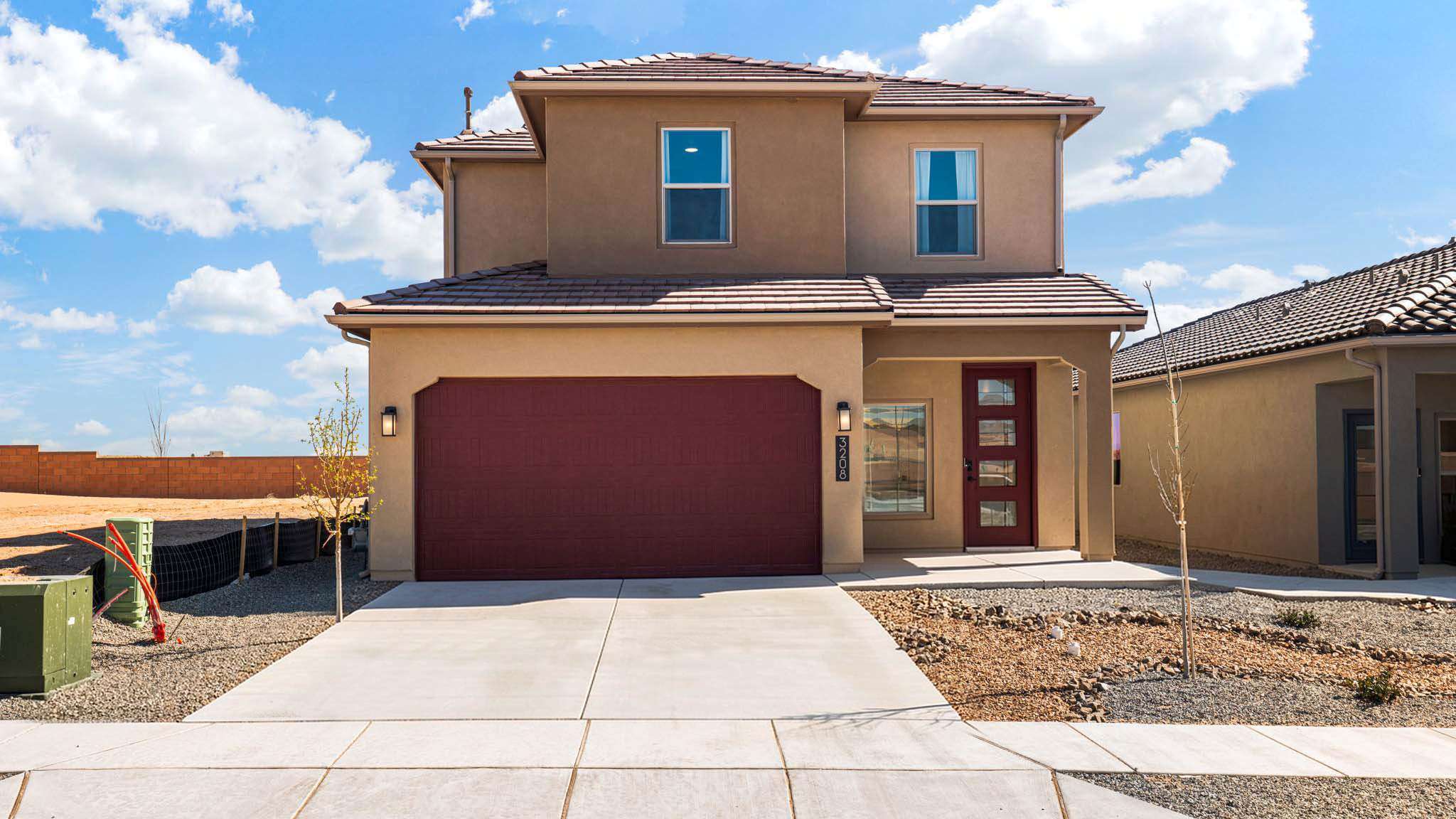 3352 Dijamant Loop SE exterior