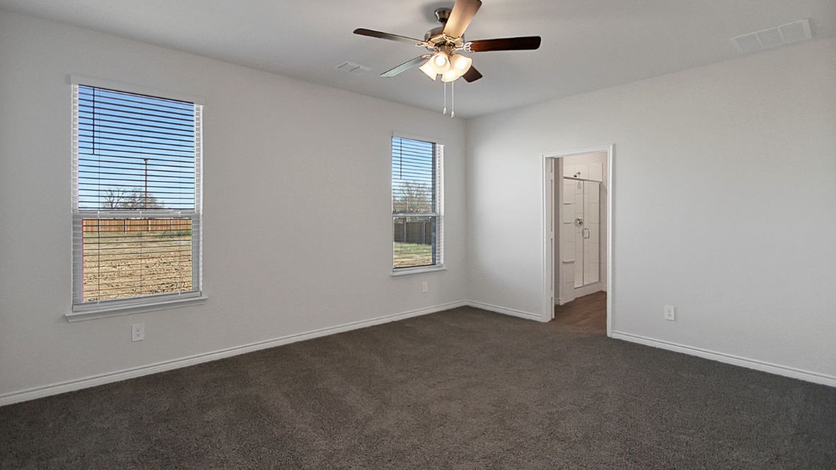 room with hardwood floors and celing fan