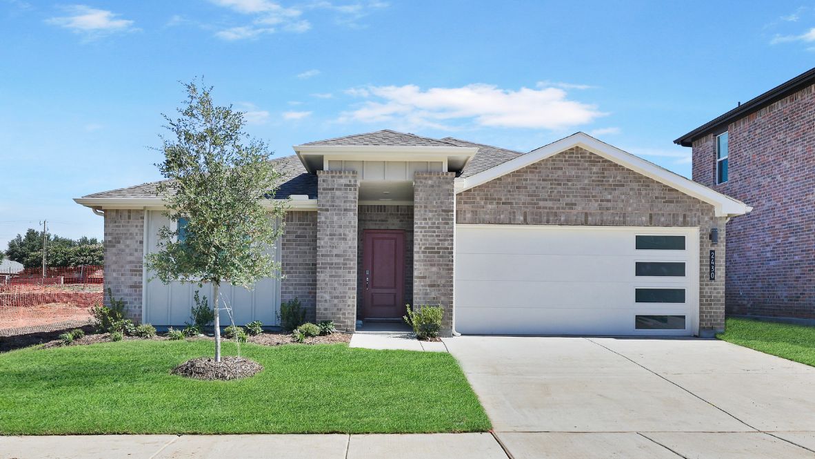 The Zamboni is one of our one-story floorplans featured in our Preserve at The Forum community in Grand Prairie, Texas. With 2 modern exteriors to choose from, the Zamboni is sure to turn heads. To top it off, this home will feature a stunning 4-lite front-door allowing in ample amounts of natural light to come through.
