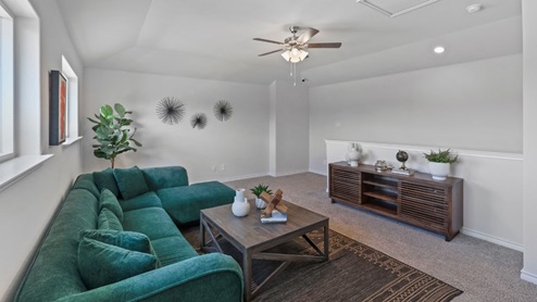 spacious upstairs flex room area