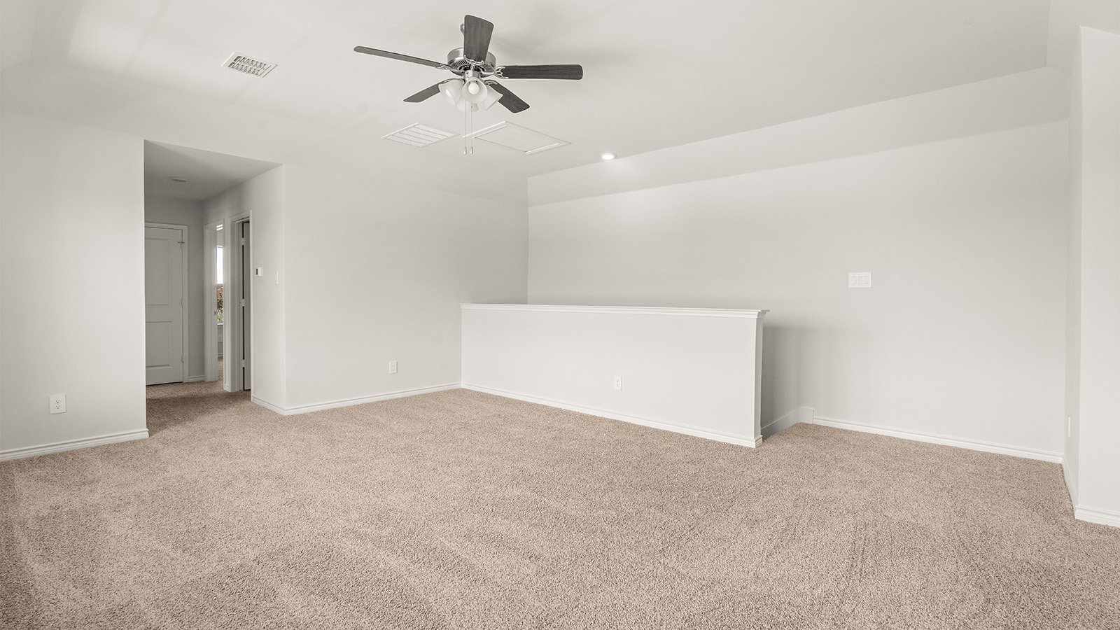 A well-organized living room that creating a warm and welcoming environment for gatherings.