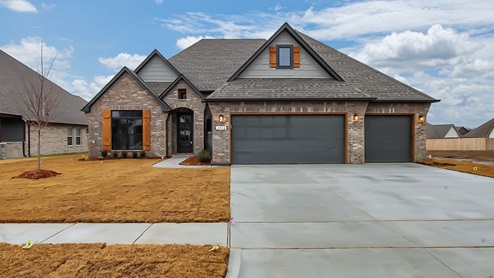 Discover the stunning Monterrey floorplan at Creekside at Forest Ridge in Broken Arrow. This spacious 2,489 sq ft, 1-story home features 3 bedrooms, 2.5 bathrooms, and a 3-car garage, offering the perfect blend of luxury and comfort. The inviting living room boasts vaulted ceilings and a cozy gas fireplace, while an abundance of windows lets in natural light and provides a beautiful view of the backyard. The large kitchen is a chef’s dream, with elegant quartz countertops, ample storage space, and modern light fixtures that add a touch of sophistication. The master bedroom is a true retreat, featuring plush carpeting, vaulted ceilings, and an en-suite bathroom with dual vanities and a large jacuzzi tub – perfect for relaxation. Whether you're entertaining guests or enjoying quiet family time, the Monterrey floorplan offers both style and functionality. Located in the highly sought-after Creekside at Forest Ridge community, this home provides the ideal living space in Broken Arrow.