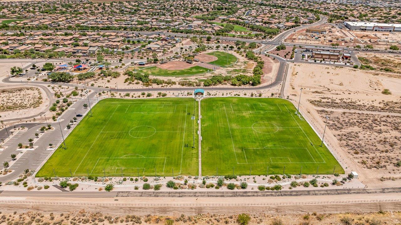 Introducing The Brooke at Coronet at Gladden Farms in Marana, Arizona – a unique 1,654 sq. ft. single-story new home designed for those who seek both comfort and style in a picturesque setting. Exclusively available at Coronet at Gladden Farms, this floorplan offers a one-of-a-kind living experience you won’t find anywhere else.