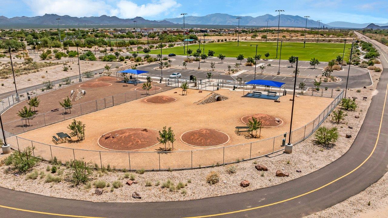 Introducing The Brooke at Coronet at Gladden Farms in Marana, Arizona – a unique 1,654 sq. ft. single-story new home designed for those who seek both comfort and style in a picturesque setting. Exclusively available at Coronet at Gladden Farms, this floorplan offers a one-of-a-kind living experience you won’t find anywhere else.