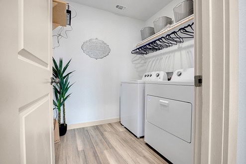 Sahuarita Acres H40I Cali laundry room