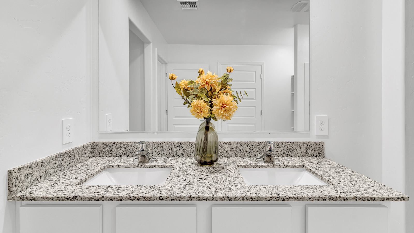 Modern 2BR Jahi | Netflix + 24/7 Power & WiFi - Airbnb - Contemporary Penthouse Apartment With Keyless Entry And Family-Friendly Features